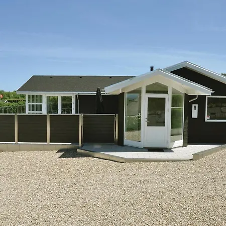 3 Bedroom Amazing In Holiday home Asperup