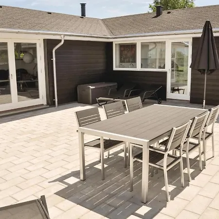 3 Bedroom Amazing In Holiday home *