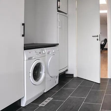 3 Bedroom Amazing In Holiday home
