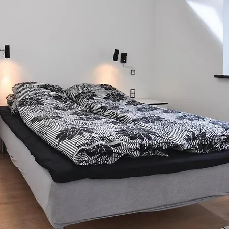 3 Bedroom Amazing In Holiday home