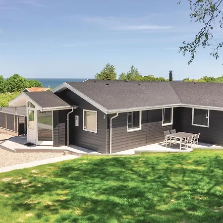 3 Bedroom Amazing In Holiday home
